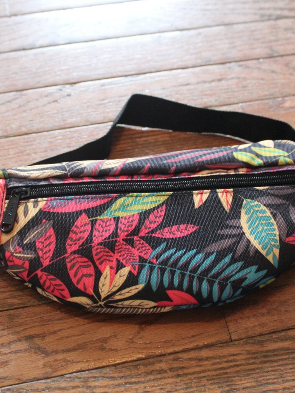 Tinyat Fanny Pak Tropical Floral Adjustable strap Vacation